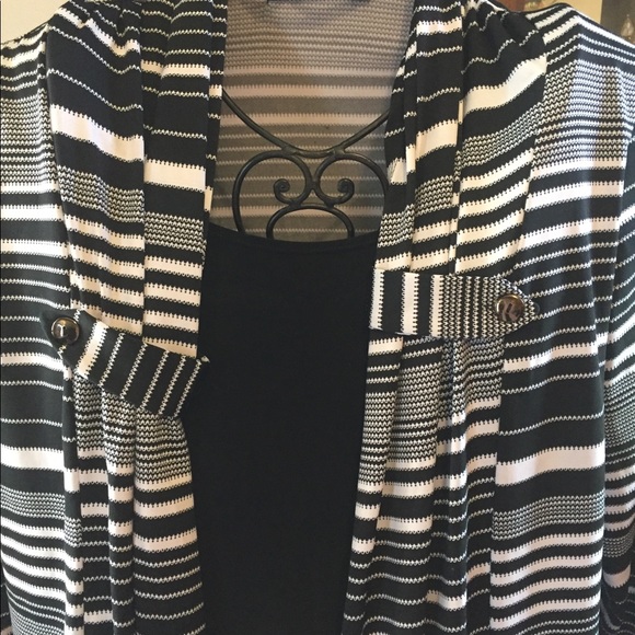 Beautiful B&W top by Notations - Picture 4 of 8